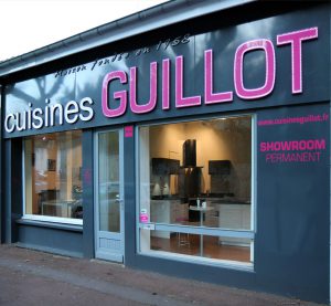 Showroom, photo de la façade des Cuisines Guillot